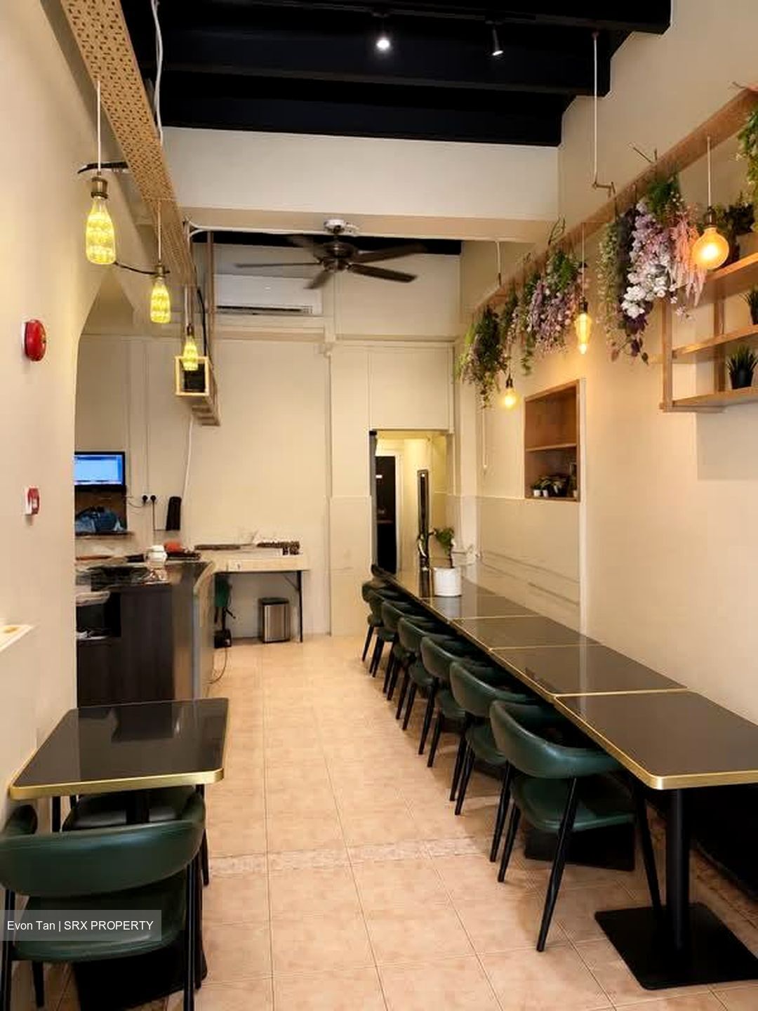 Kandahar Street (D7), Retail #606366451